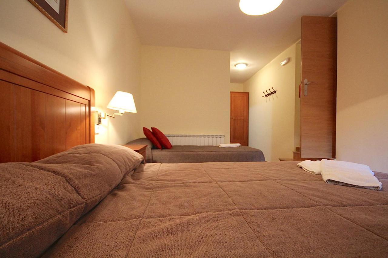 Hostal Centre Del Montsec Llimiana Exterior photo